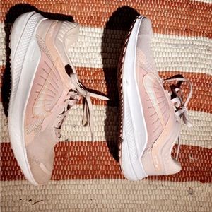 Nike quest 5 road running shoes